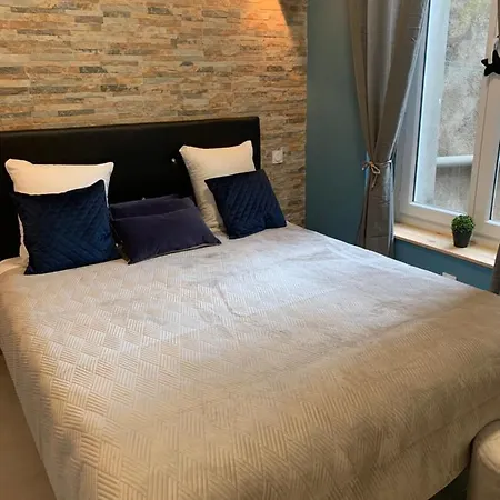 Le 31 Apartment *