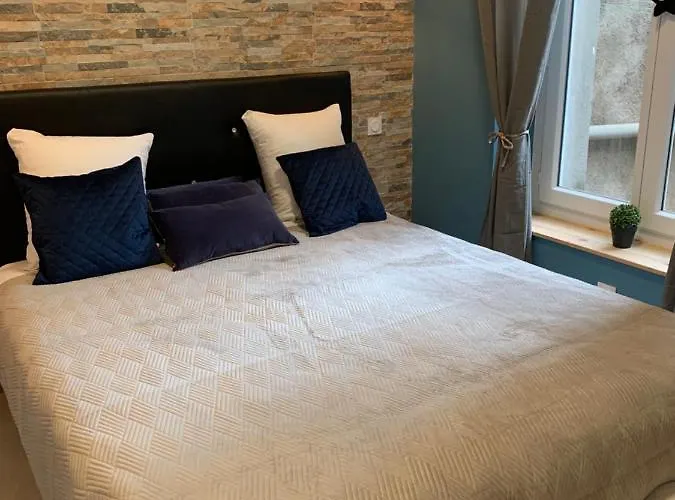 Le 31 Apartment *